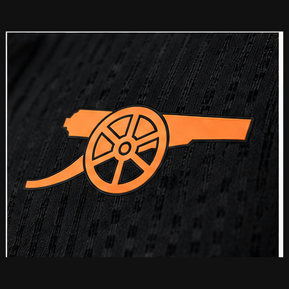 Détail du logo Arsenal sur le maillot training 2026-2027