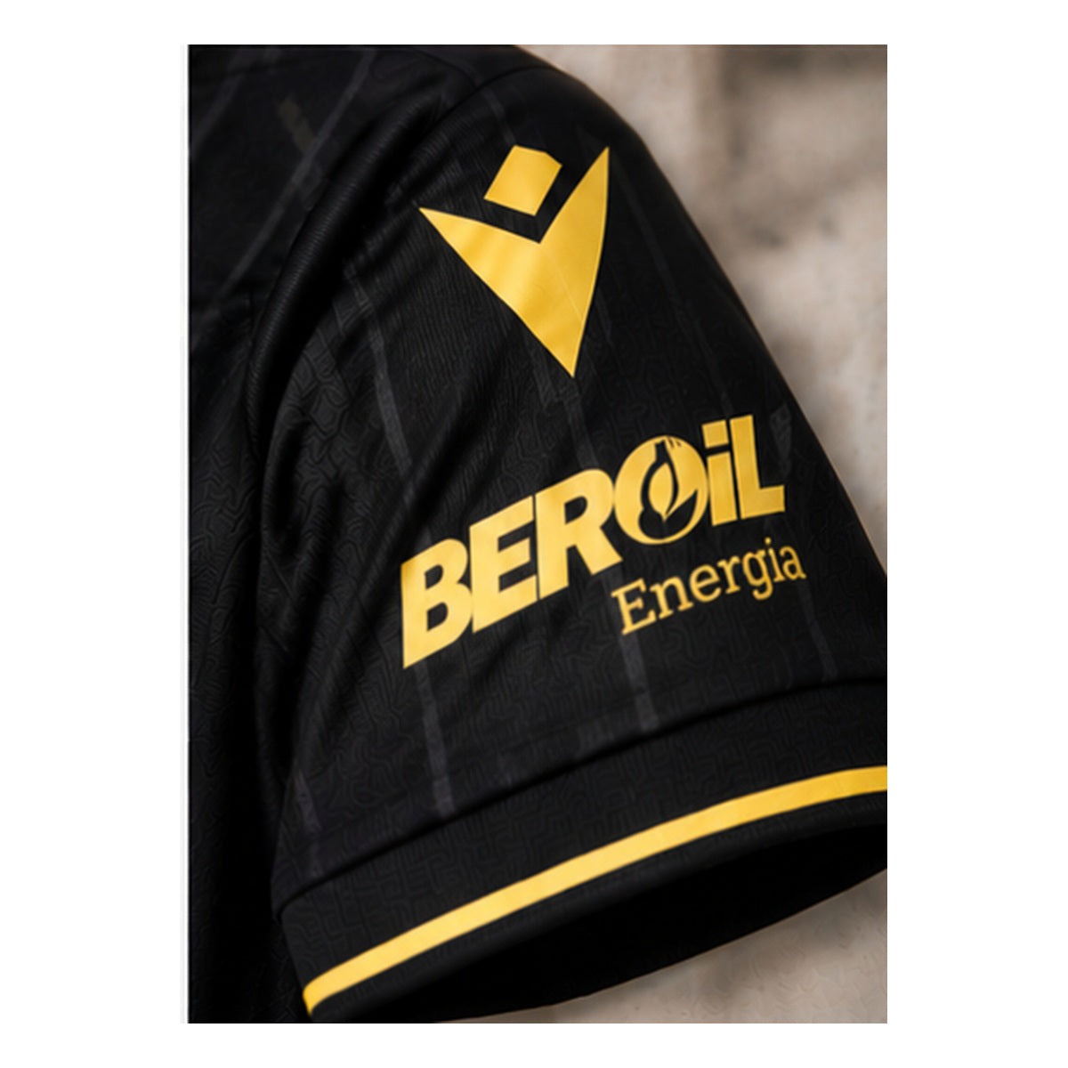 Détail de la manche du maillot extérieur Burgos CF