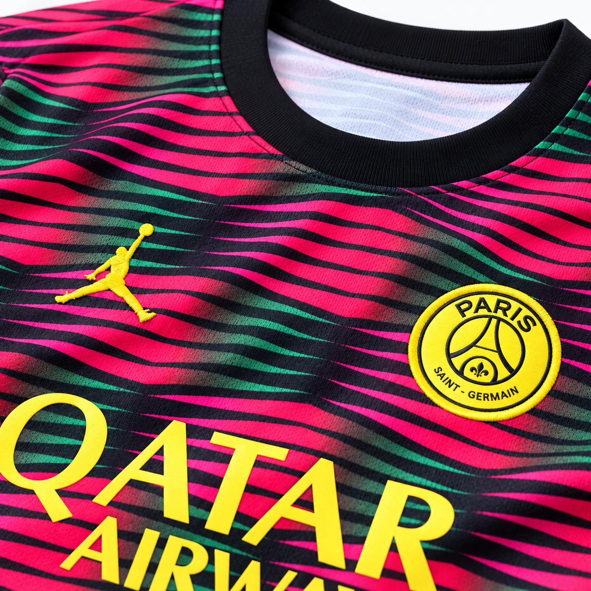 PSG Training 2027-2028 – Gros plan logo et matière