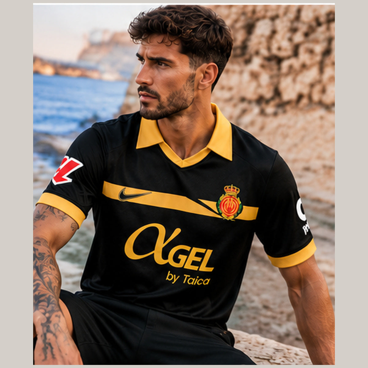 Mannequin masculin portant le maillot extérieur RCD Majorque 2026-2027