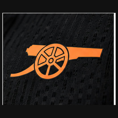 Détail du logo Arsenal sur le maillot training 2026-2027