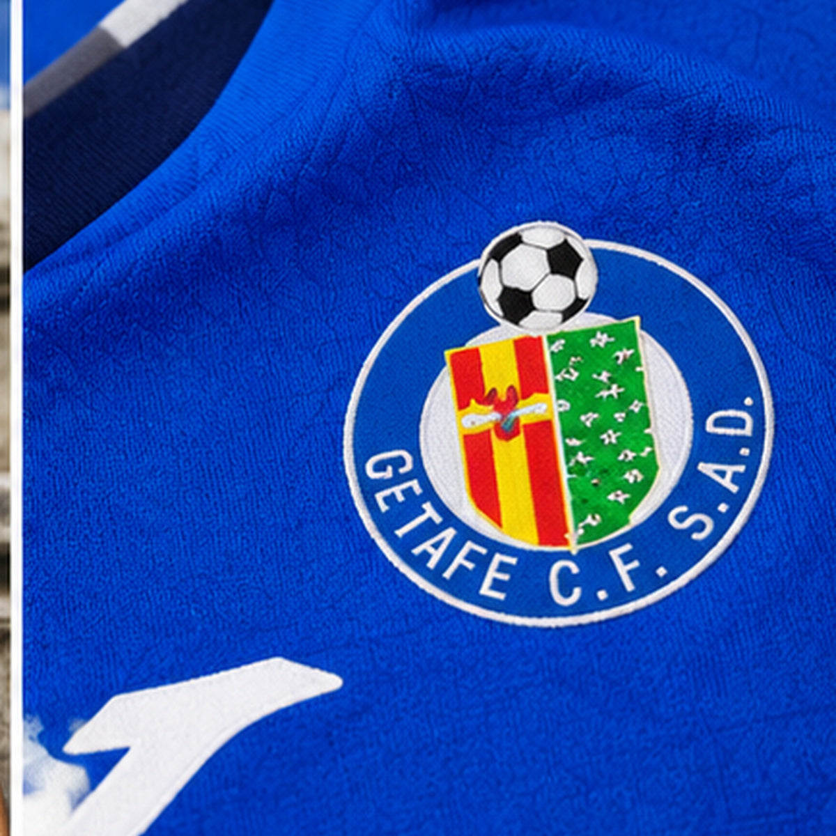 Détail de l'écusson du maillot domicile Getafe CF 2026-2027