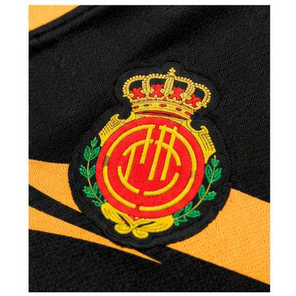 Gros plan sur l'écusson du maillot extérieur RCD Majorque 2026-2027
