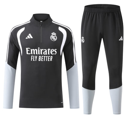 Ensemble Training Real Madrid Noir & Blanc 2026/2027 – Survêtement Football Homme Premium | Haut Zippé & Pantalon Slim Fit