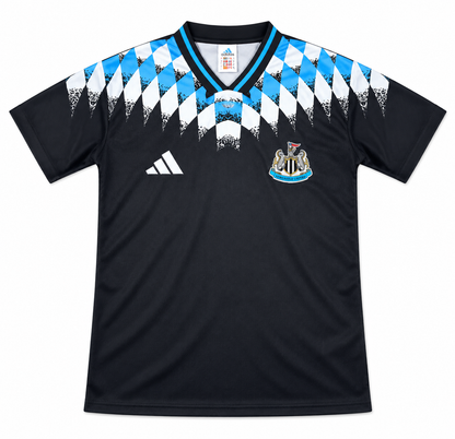 Newcastle United 26/27 Reissue Black – vue avant sur fond blanc