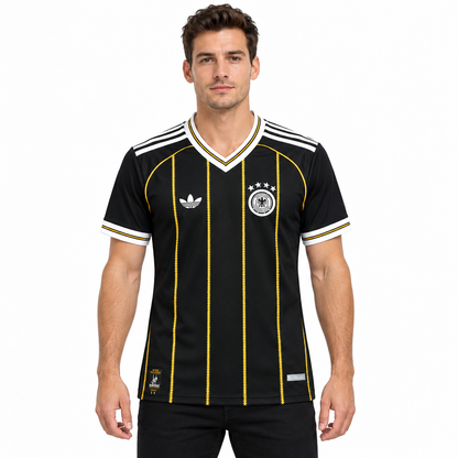 Maillot Allemagne Third Away 2026-2027 noir et or — mannequin