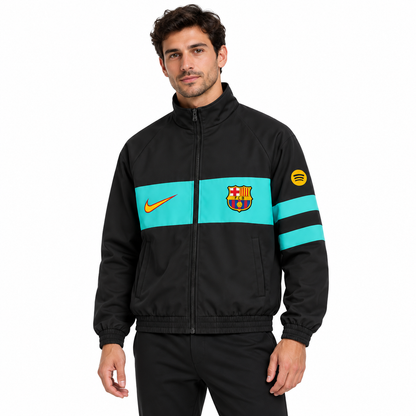 Mannequin homme portant le coupe-vent FC Barcelone — fond blanc