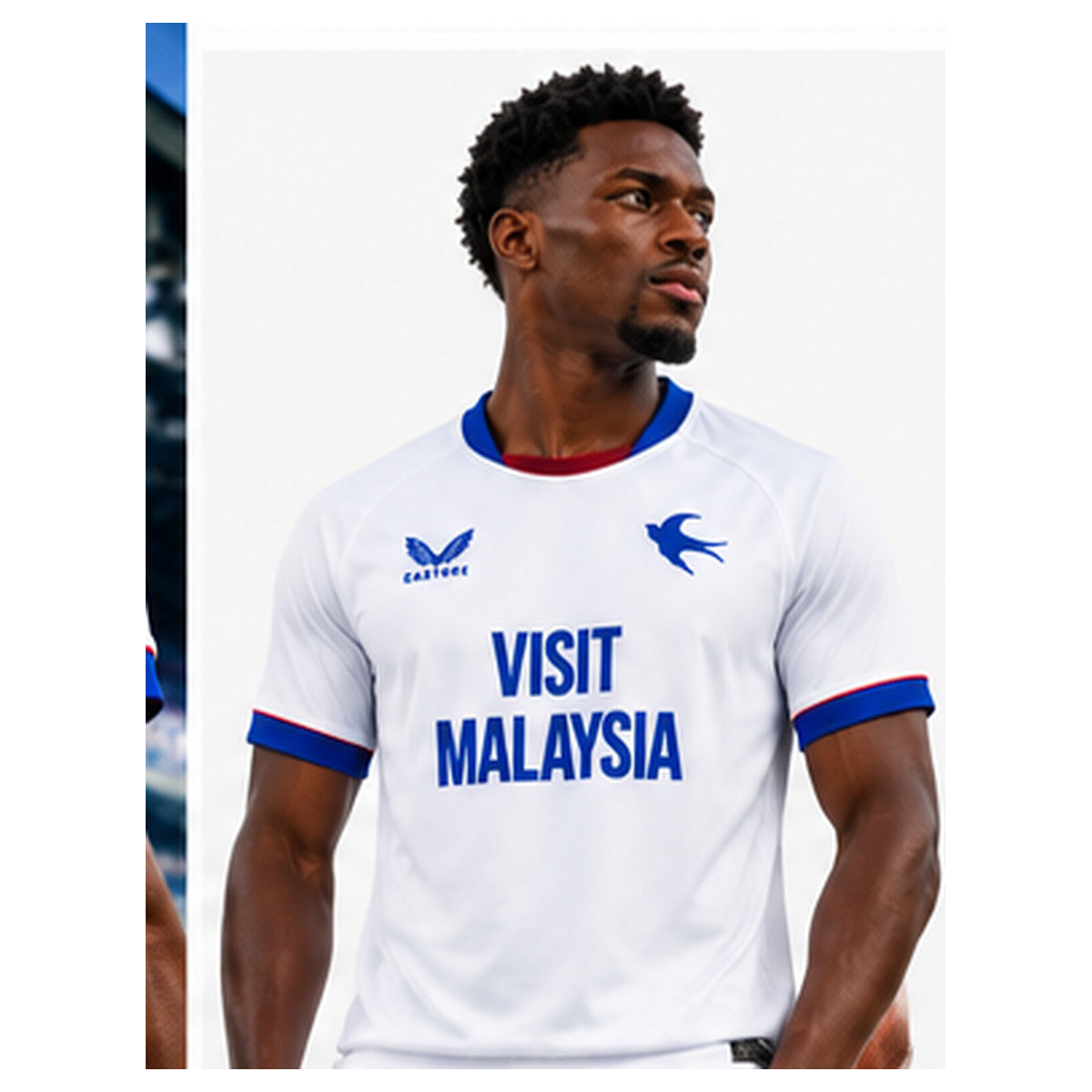 Maillot Cardiff City 2026-2027 porté par un mannequin noir