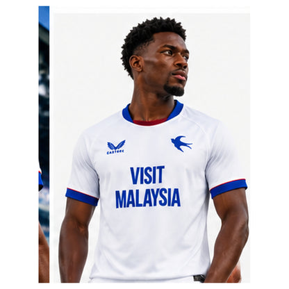 Maillot Cardiff City 2026-2027 porté par un mannequin noir