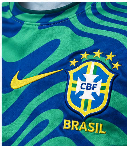 Détail écusson et tissu training Brésil 26/27