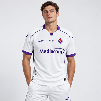 Fiorentina extérieur 2026-2027 porté par mannequin