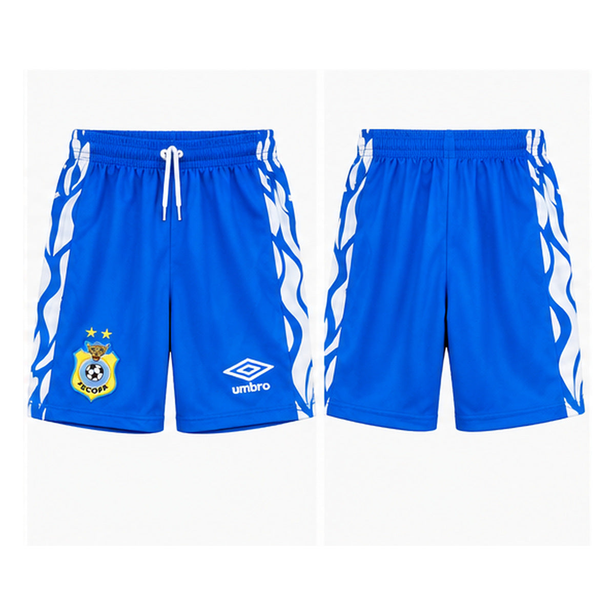 Short bleu assorti sur fond blanc
