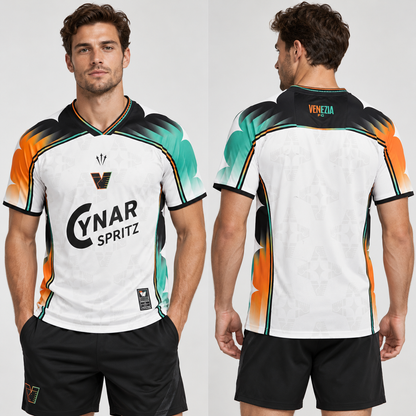 Venezia FC extérieur 2026-2027 porté par mannequin