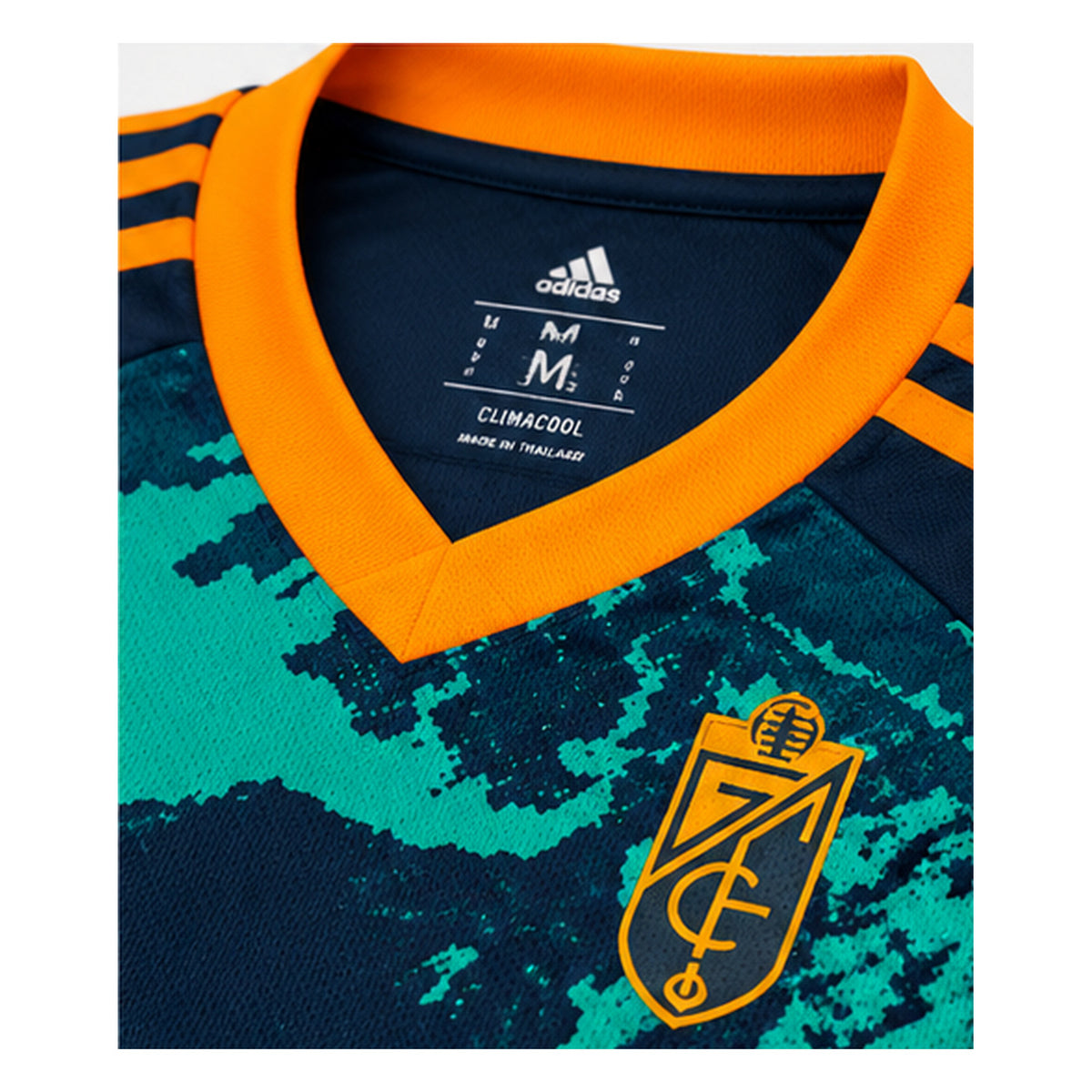 Détail du col et de l'écusson Granada CF 2026-2027
