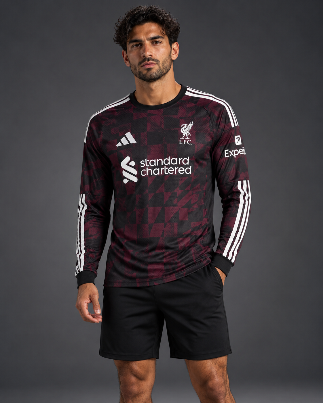 Mannequin masculin portant le maillot Liverpool FC Third 2026-2027 manches longues