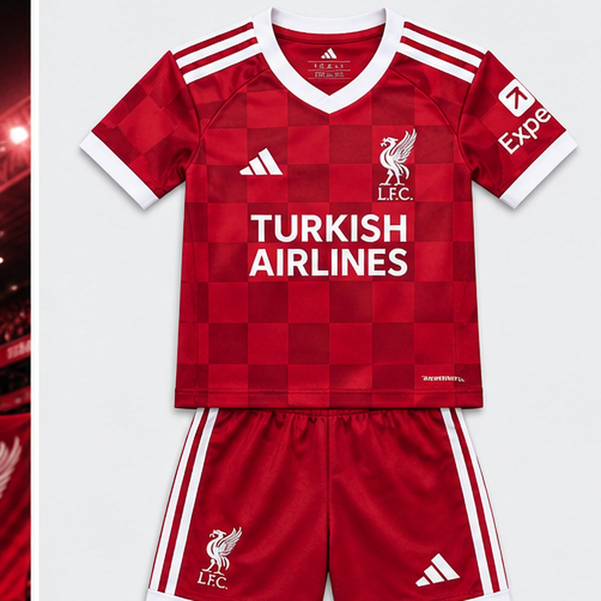 Kit enfant Liverpool FC 2027/28 rouge à damier, maillot et short – face