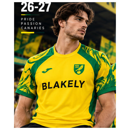 Maillot Norwich City 2026-2027 porté par mannequin homme