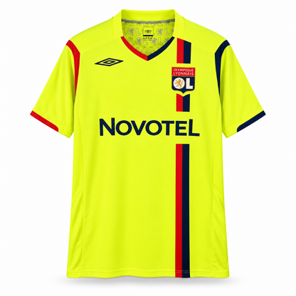 OL extérieur rétro 2008-2009 – face sur fond blanc