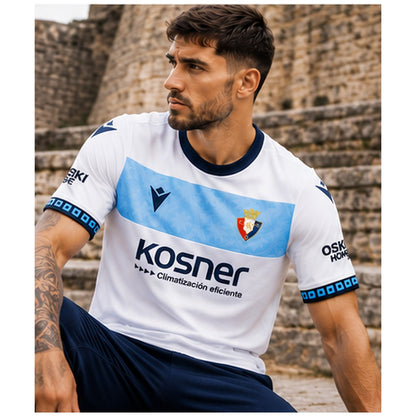 Mannequin masculin portant le maillot extérieur CA Osasuna 2026-2027