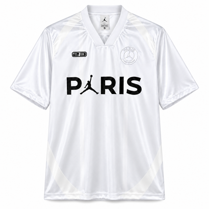 PSG Silver 2026-2027, vue de face blanche argentée avec inscription PARIS noire sur fond blanc