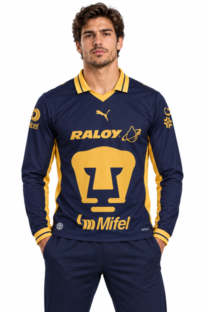 Maillot Pumas UNAM domicile 2026-2027 à manches longues bleu marine et doré – porte