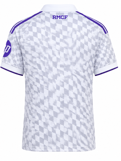 Real Madrid domicile 2027-2028 – dos sur fond blanc