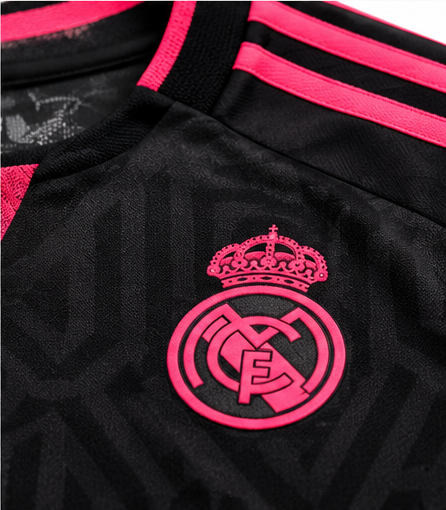 Real Madrid Player Special Edition 2026/27 noir et rose – detail