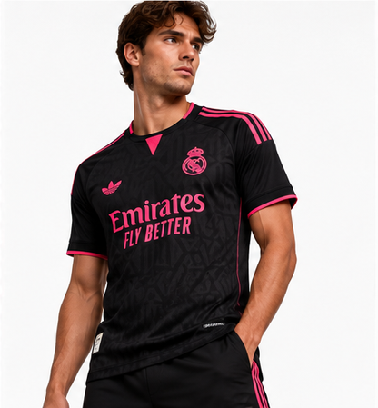 Real Madrid Player Special Edition 2026/27 noir et rose – mannequin