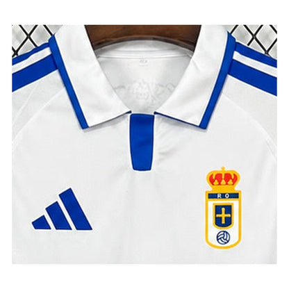 Détails du col et écusson Real Oviedo 2026-2027