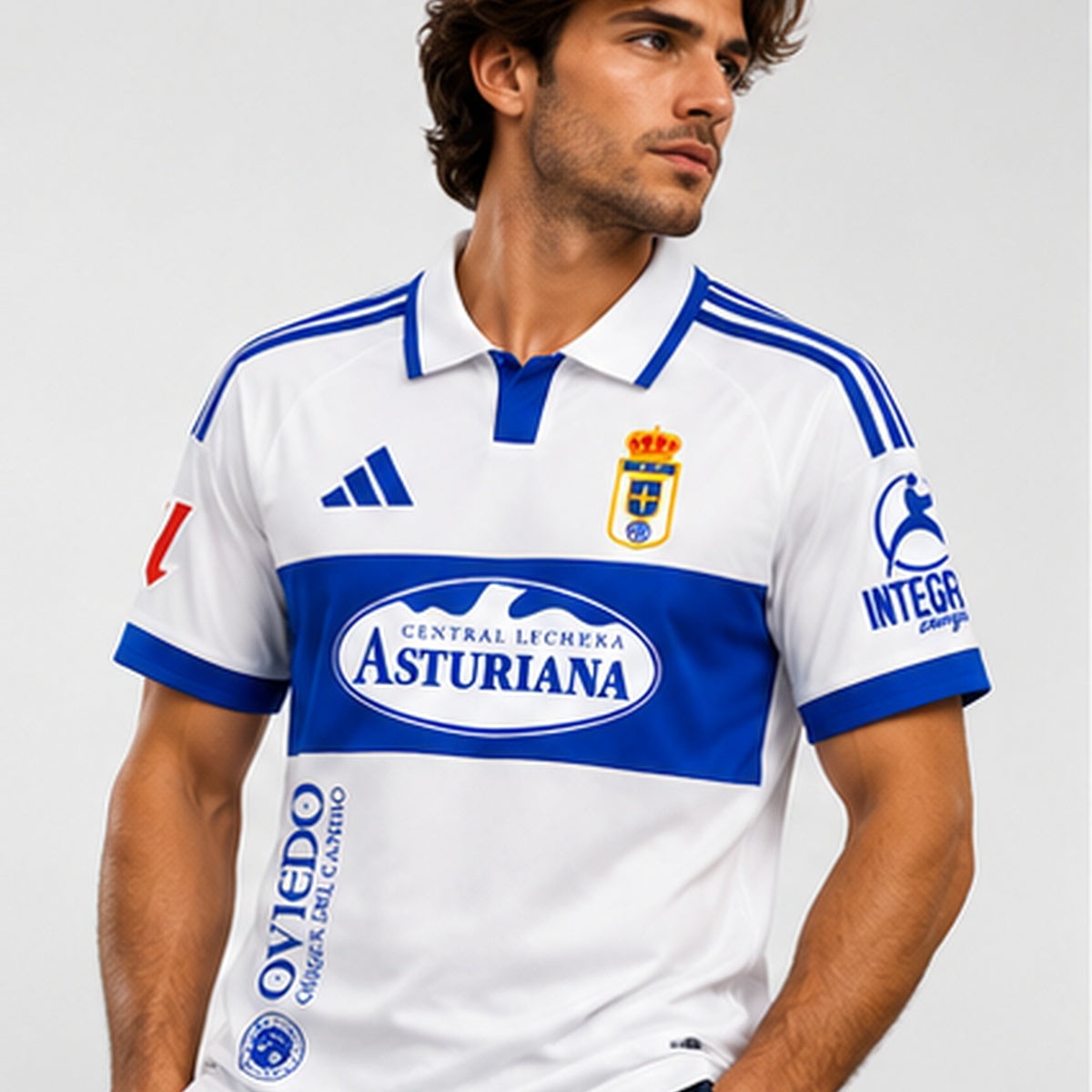 Maillot Real Oviedo extérieur 2026-2027 porté par mannequin, illustration