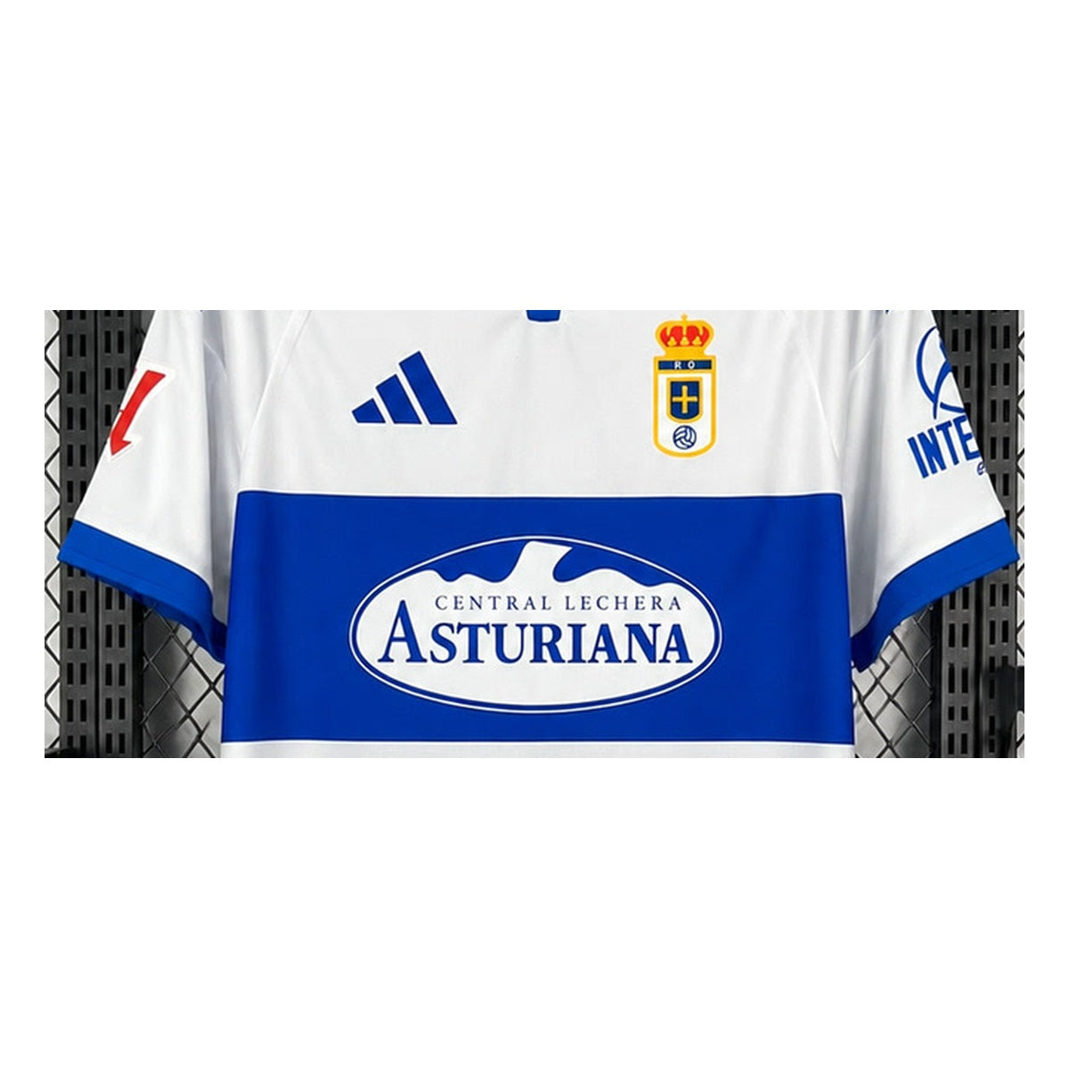 Détails sponsor et manches Real Oviedo 2026-2027
