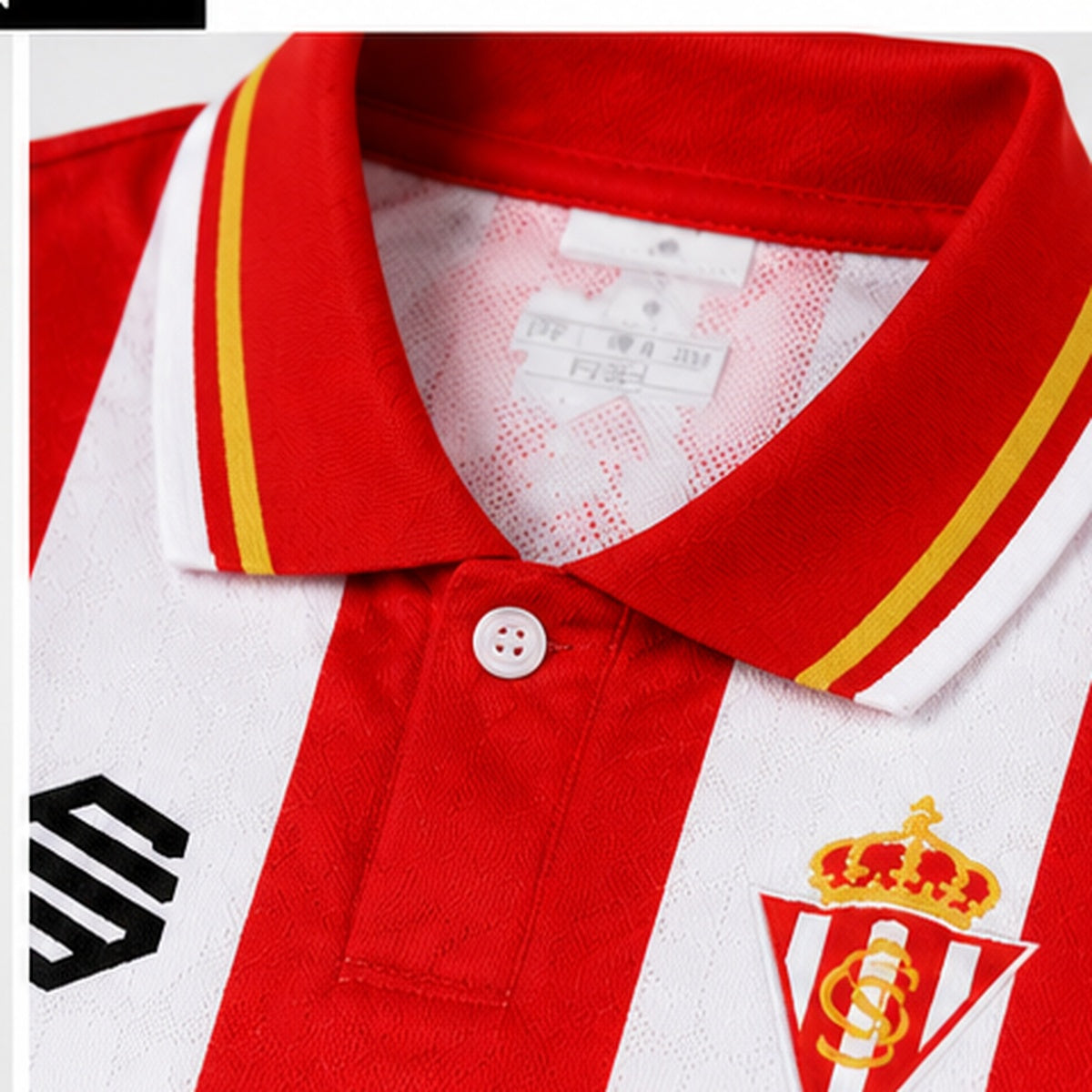 Détails col et écusson Sporting de Gijón domicile 2026-2027, illustration